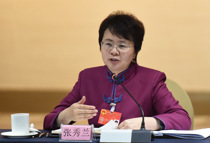 张秀兰代表发言